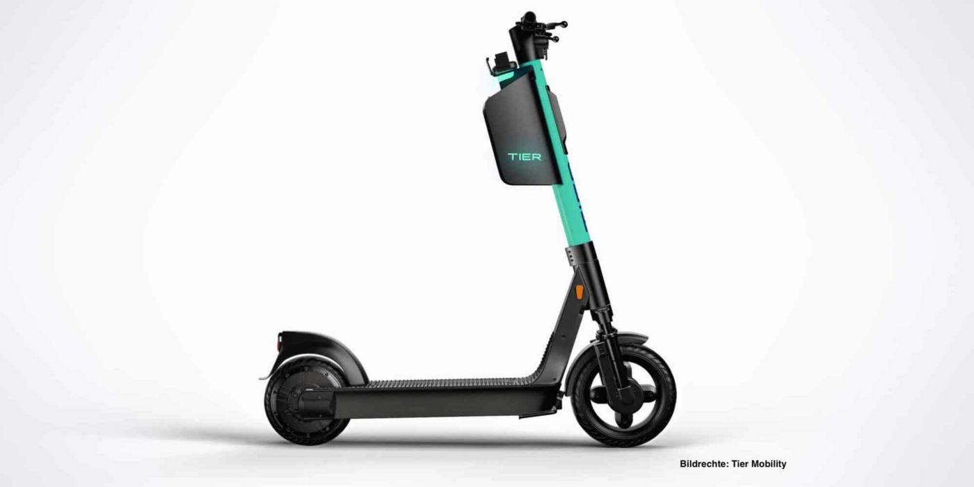 TIER mit E-Scooter Helmbox