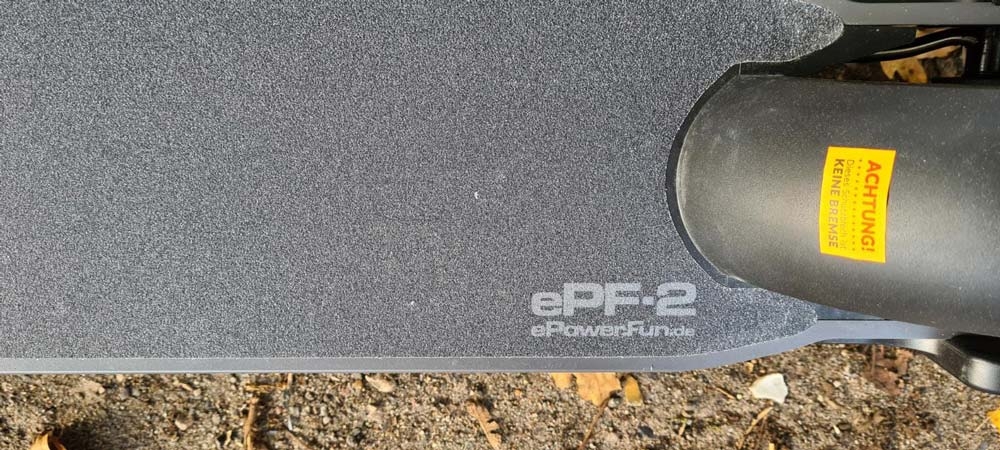 Trittbrett des ePF-2 mit eingraviertem Logo