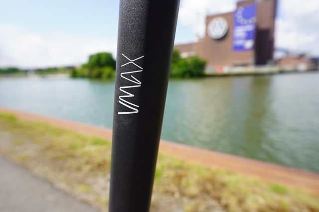 Vmax Led Logo Der VMAX VX4 im Test: Einer der besten E-Scooter 2025